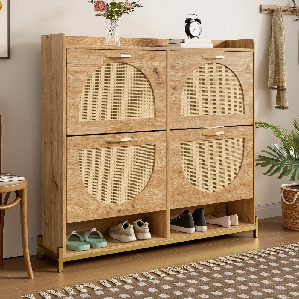 Elegant skoskab i træ med 4 rattanlåger