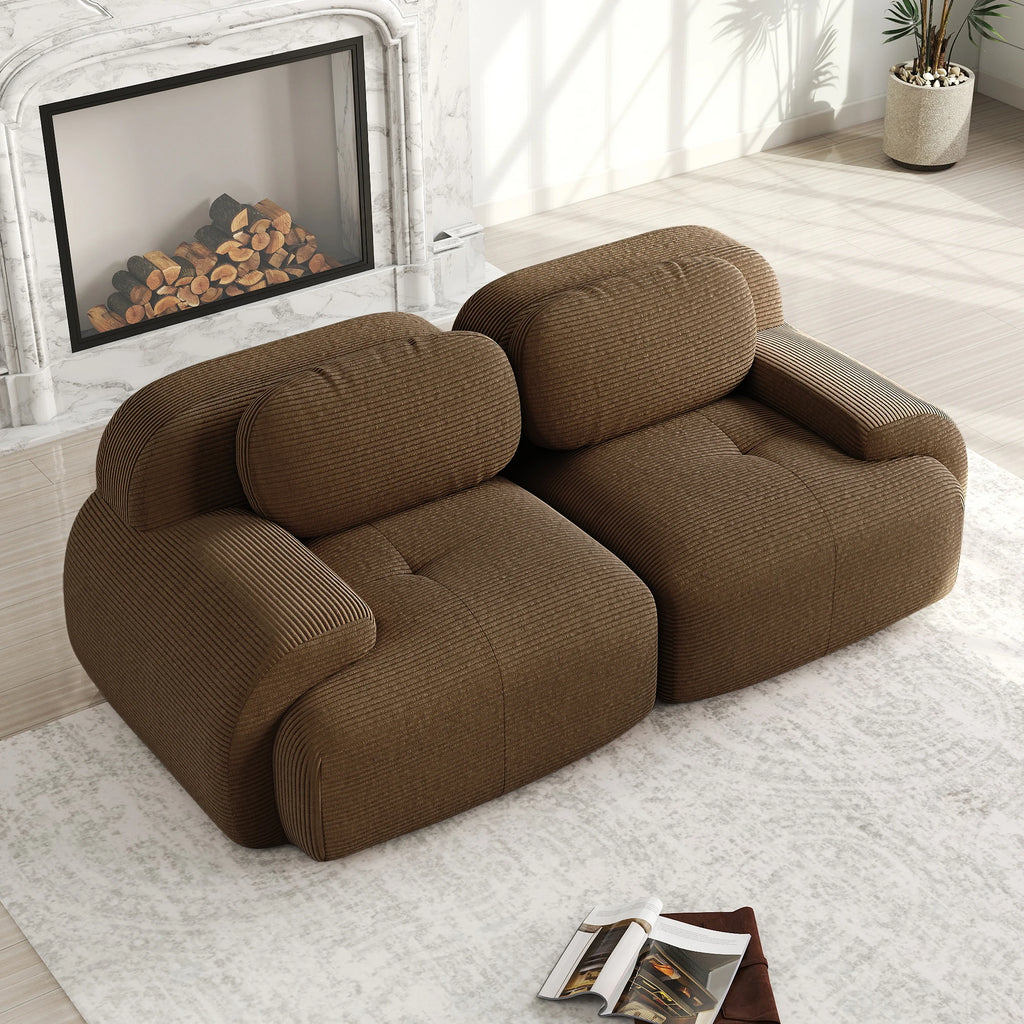 Loveseat-sofa med buede armlæn og skridsikker bund