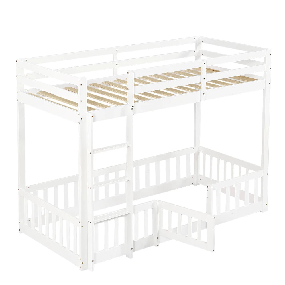 Køjeseng i træ 90x200 cm med trappe, rækværk og låge